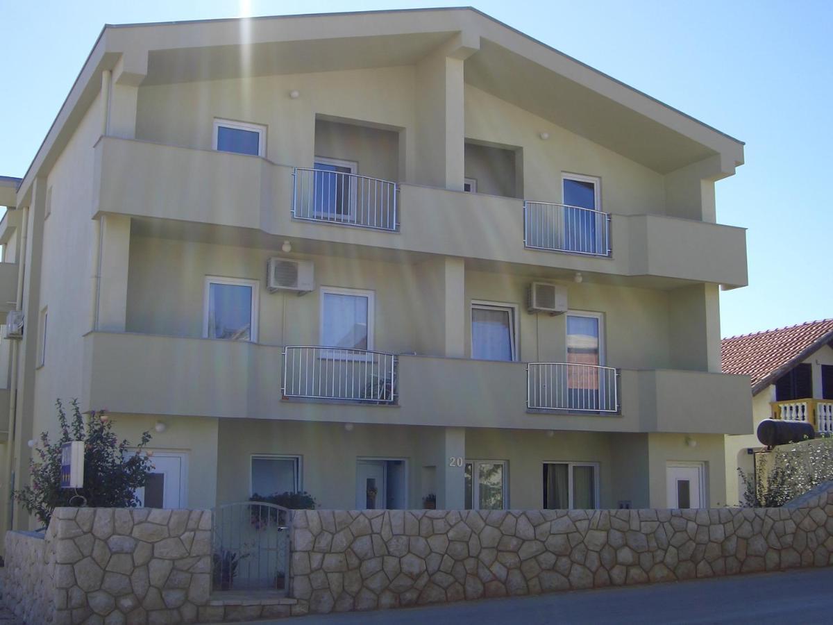 Apartments Ana Vir Bagian luar foto